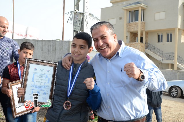  فيديو: الرئيس عادل بدير يبارك لابطال الملاكمة  هؤلاء صغار لكنهم ابطال , افتخر واعتز بالاستثمار بهم وبرعايتهم والى الامام  